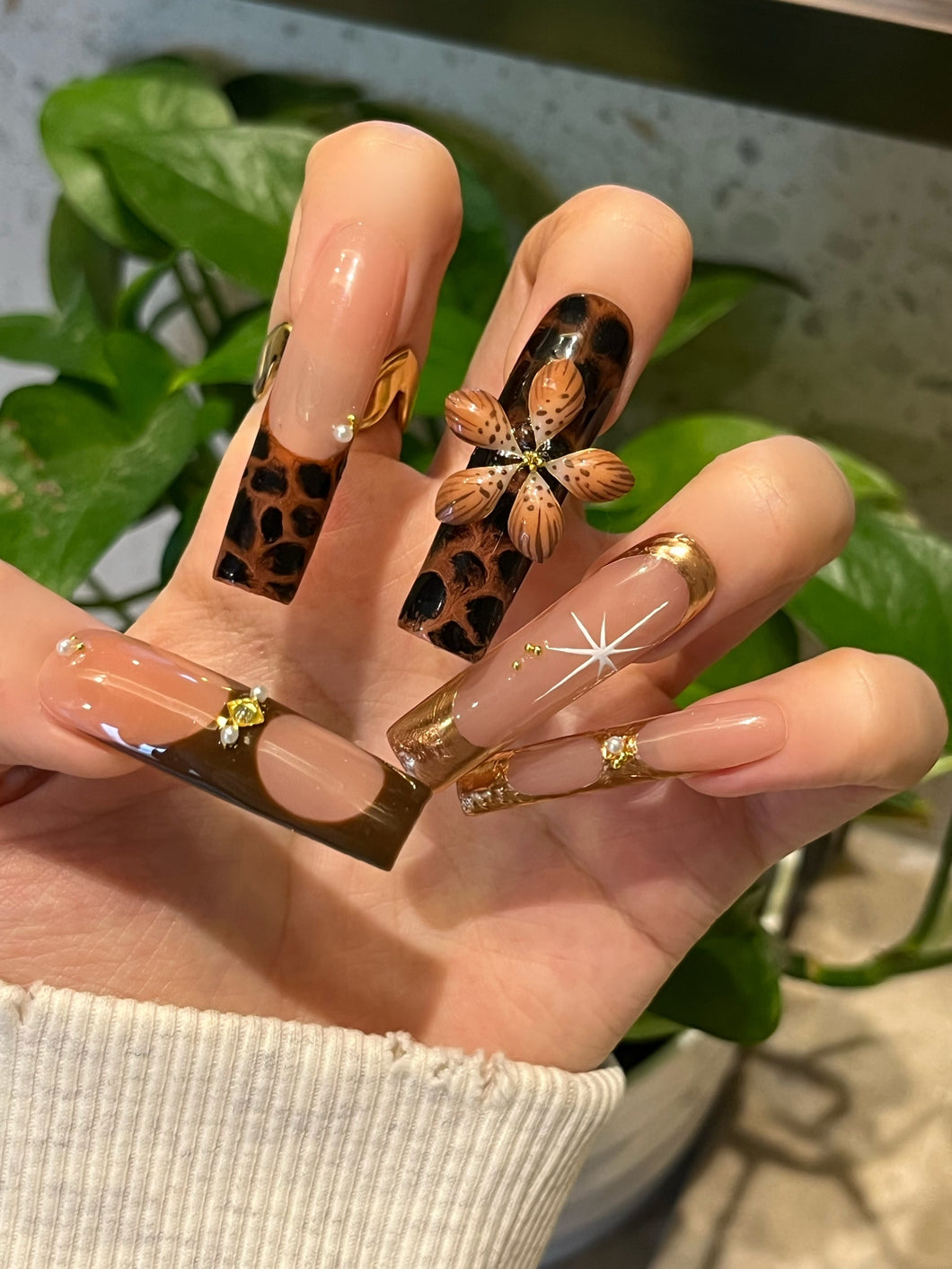 Wild Aur（Copper Wire Flower Luxury Style）